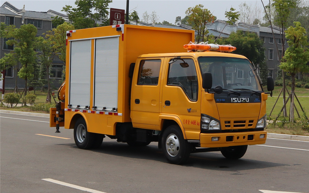 五十铃救险车 (2)