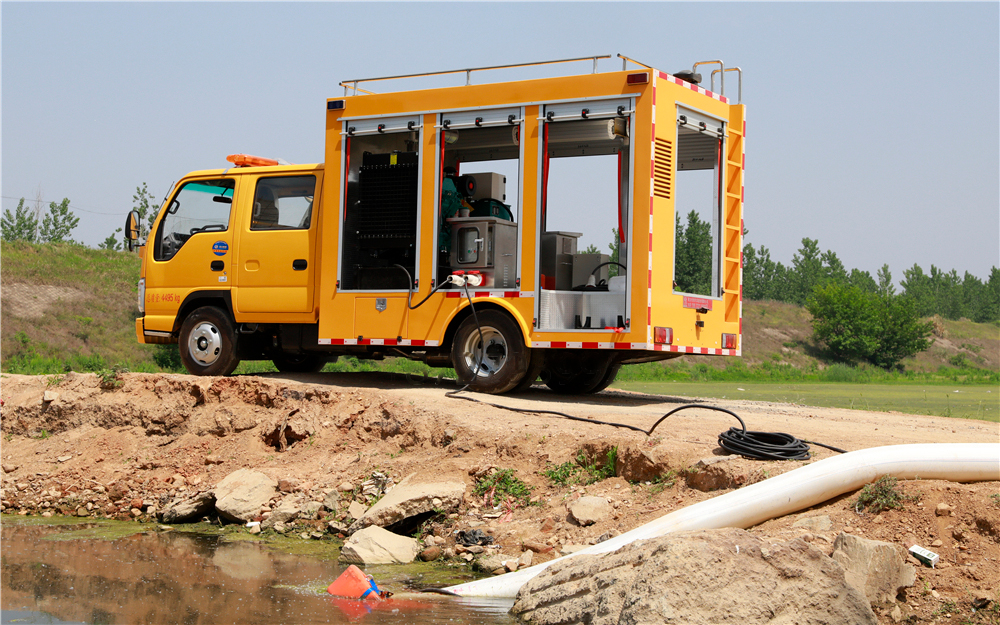 五十铃救险车 (1)