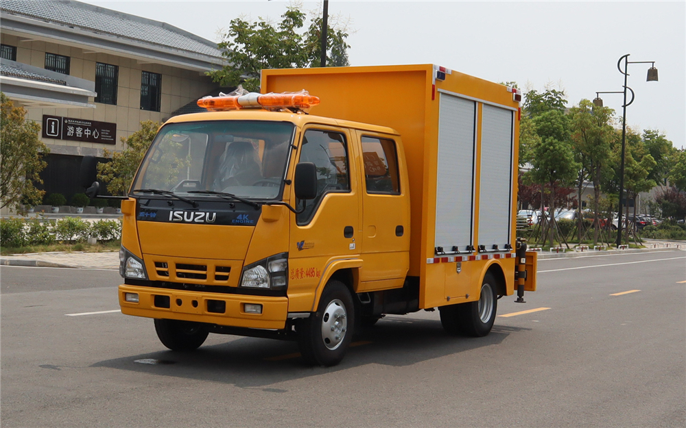 五十铃救险车 (3)