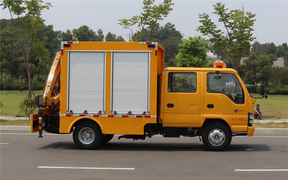 五十铃带吊救险车 (6)