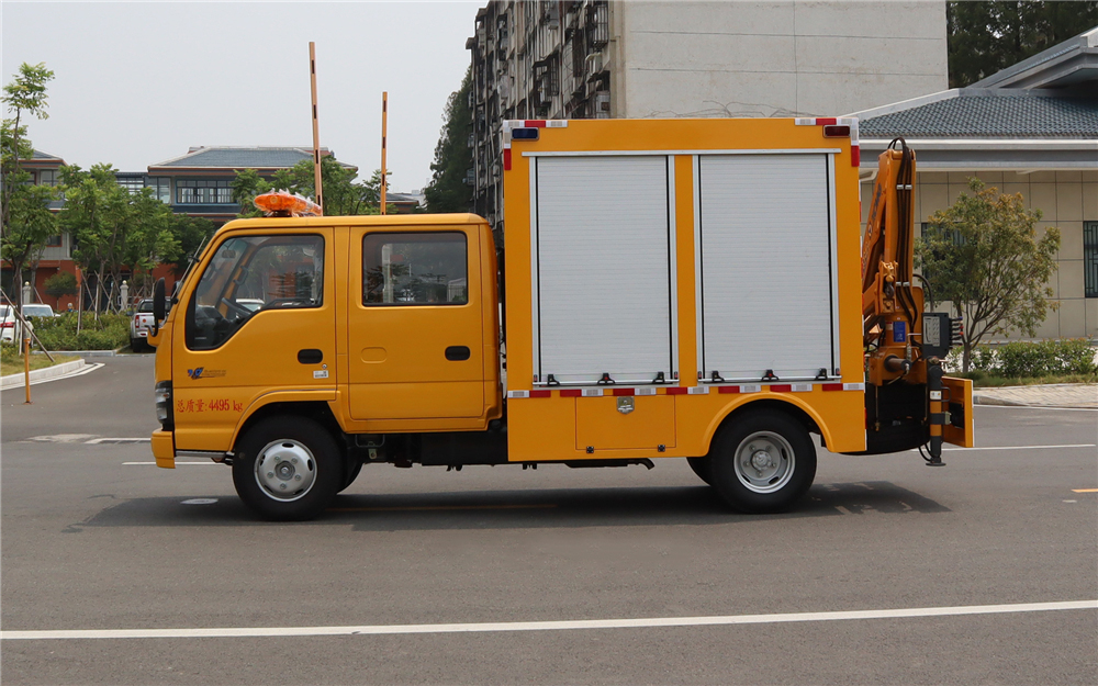 五十铃带吊救险车 (3)